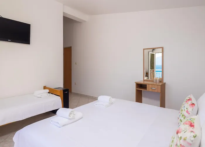 Adria Blue 로크바 로고즈니차