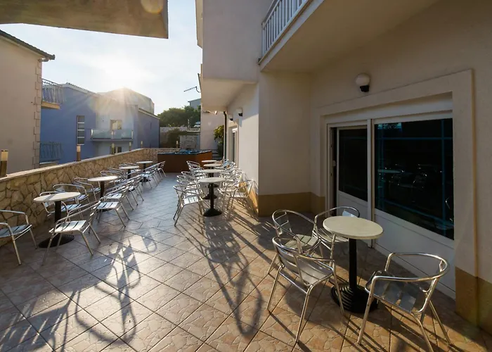 B&B Adria Blue 로크바 로고즈니차