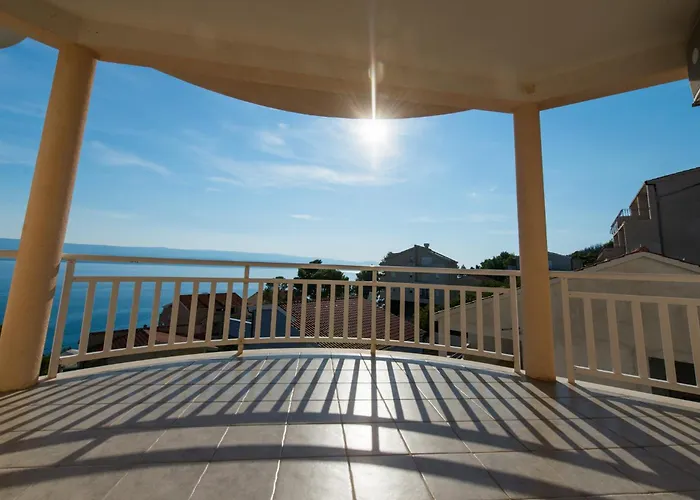 Adria Blue 3* 로크바 로고즈니차