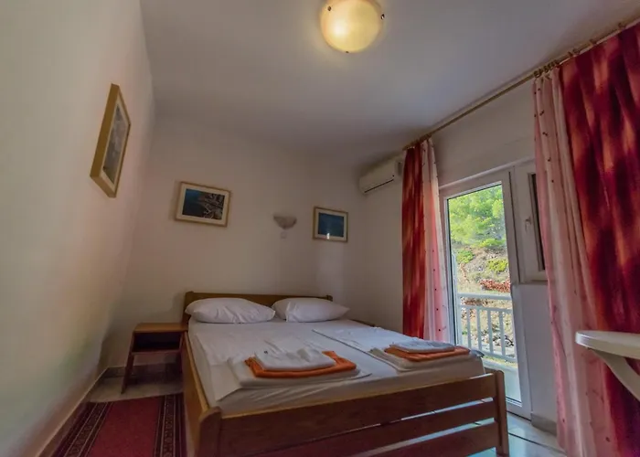 Adria Blue 로크바 로고즈니차