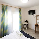 Adria Blue לינה וארוחת בוקר