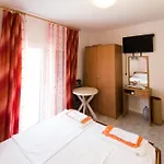 Adria Blue לינה וארוחת בוקר 3*