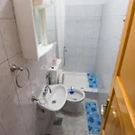 Adria Blue לוקבה