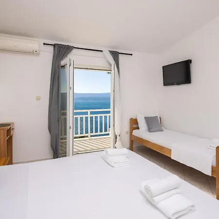 Oda ve Kahvaltı Adria Blue 3*